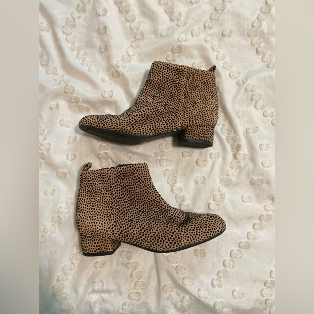 little girl leopard shoes•